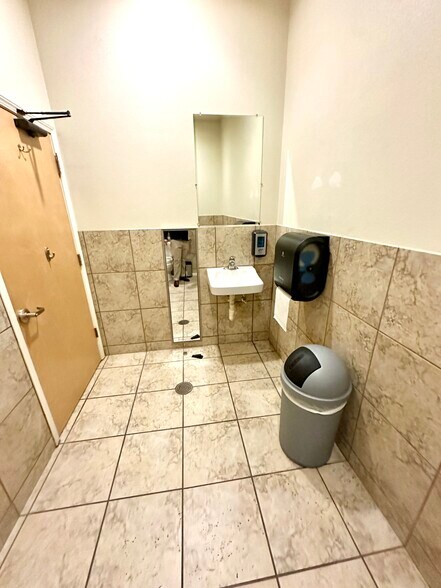 More Photos Of 930 15th St, Modesto Medical For Sale