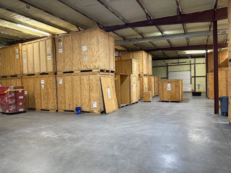 More Photos Of 3610 Shelby St, Indianapolis Manufacturing For Lease