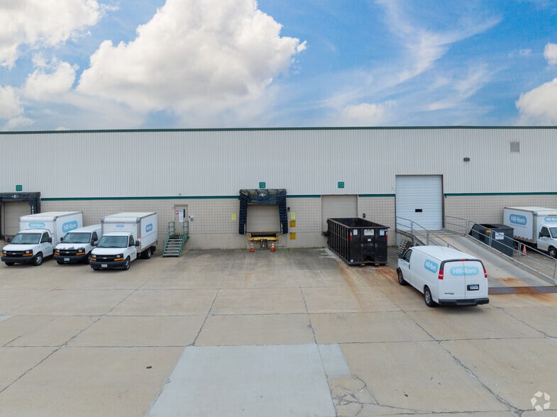 More Photos Of 5406-5474 Spellmire Dr, West Chester Warehouse For Lease
