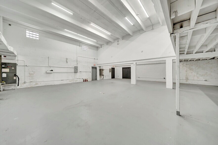 More Photos Of 67 NW 166th St, North Miami Beach Warehouse For Sale