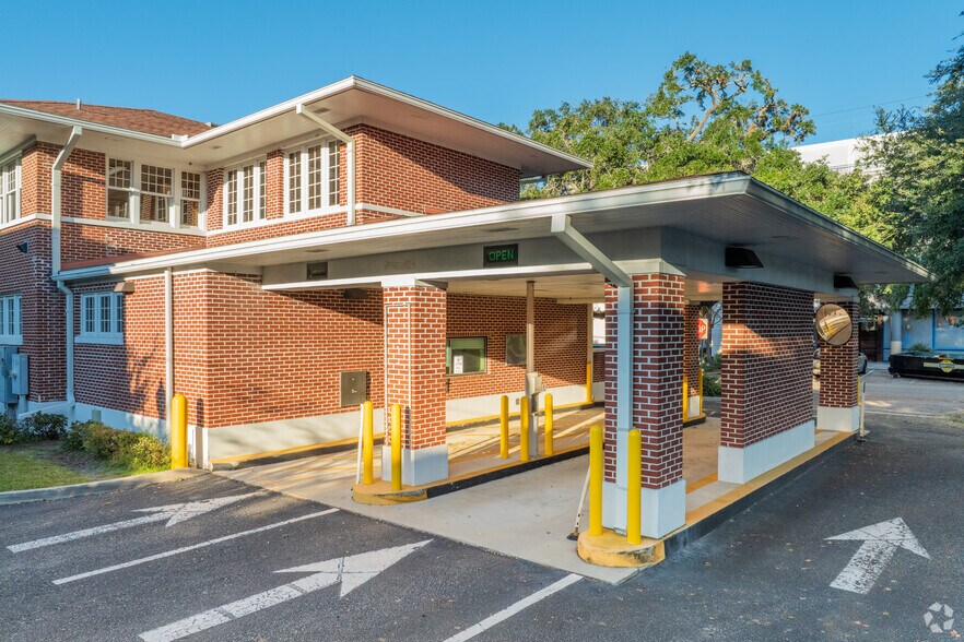 More Photos Of 1604 Margaret St, Jacksonville Bank For Lease