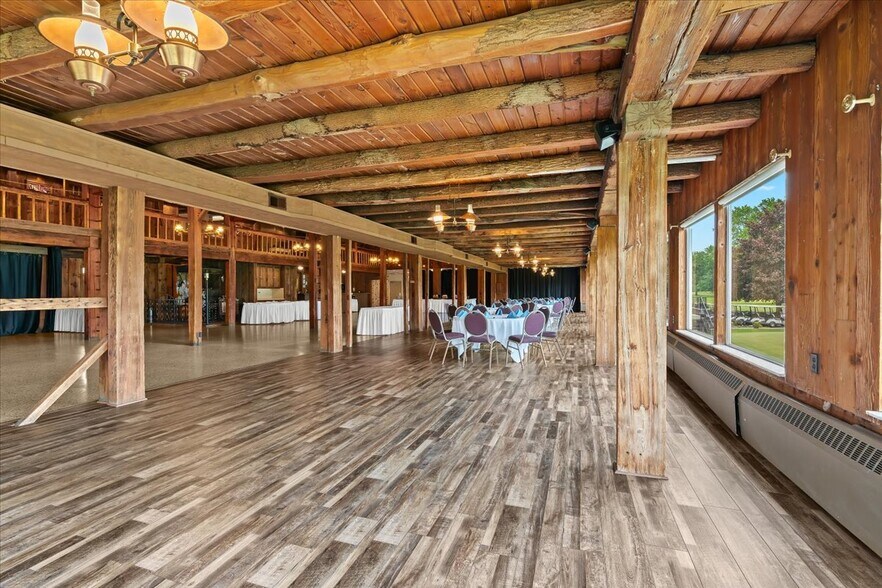 More Photos Of 9512 E Lippincott Blvd, Davison Golf Course Driving Range For Sale