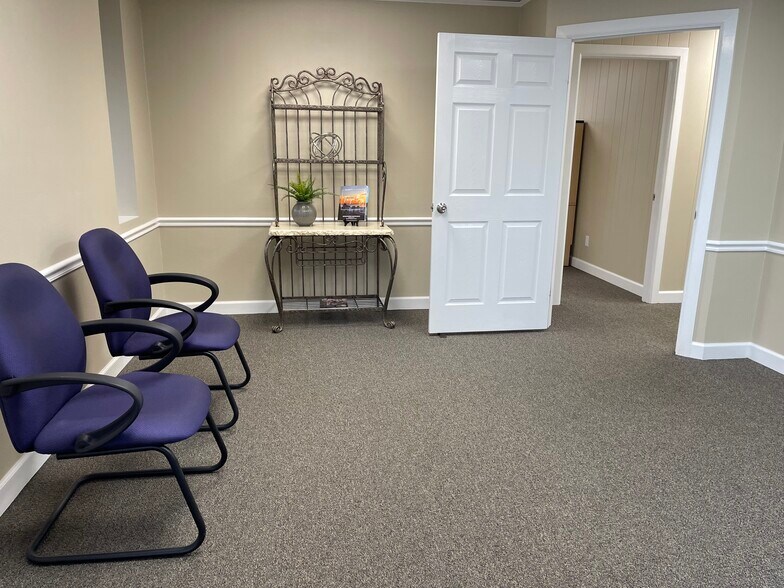 More Photos Of 1046 W Busch Blvd, Tampa Medical For Lease