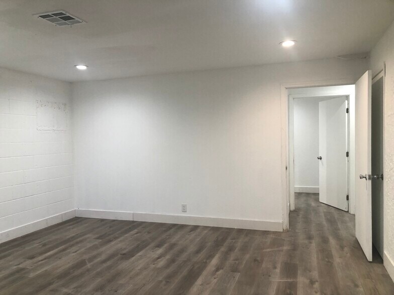 More Photos Of 633 W State St, Ontario Warehouse For Lease