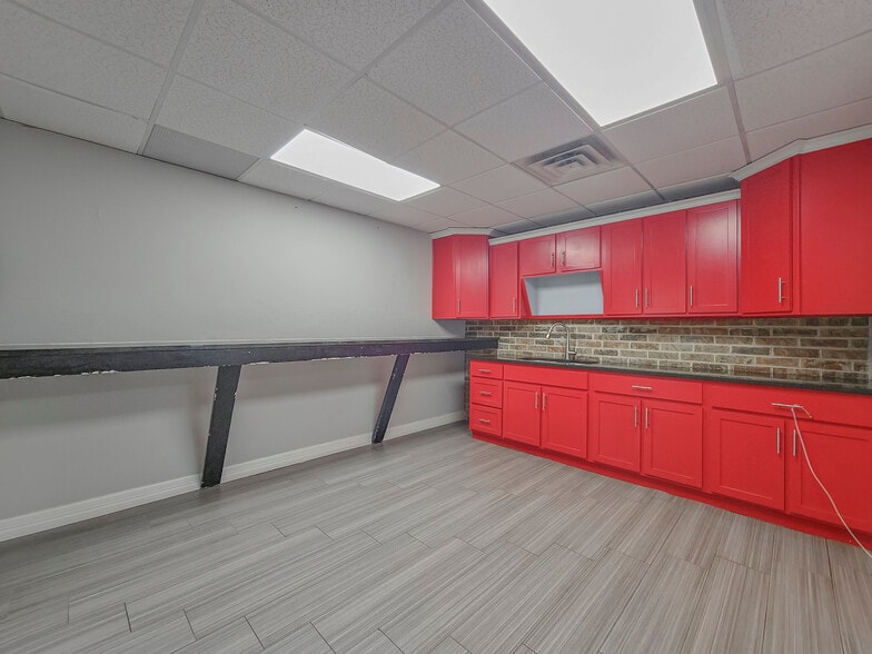 More Photos Of 6001 Nw Expressway, Oklahoma City Office For Sale