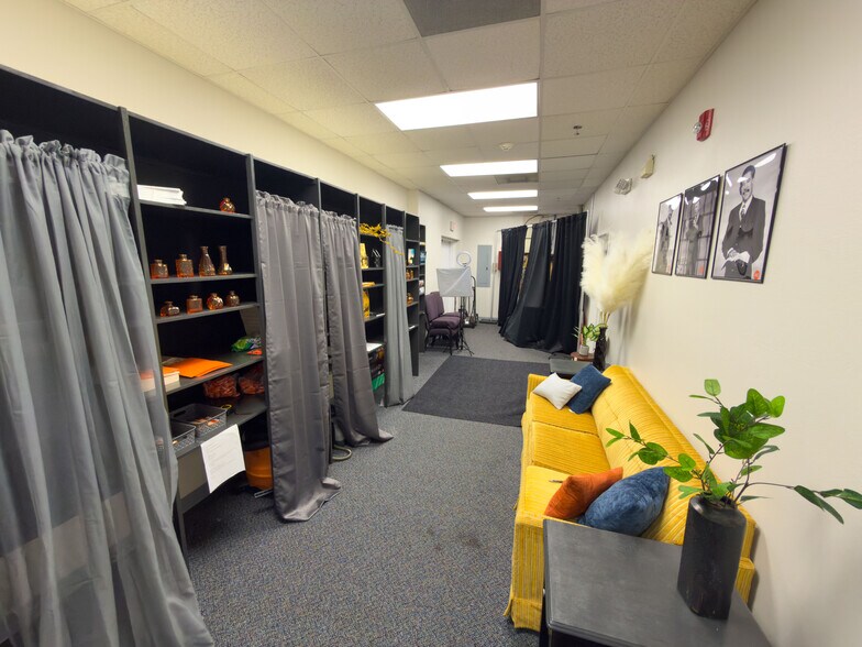 More Photos Of 275 W Airport Blvd, Pensacola Storefront Retail Office For Lease