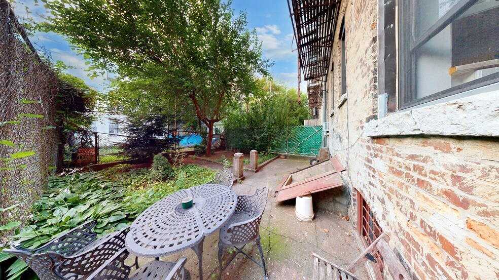 More Photos Of 137 Starr St, Brooklyn Apartments For Sale