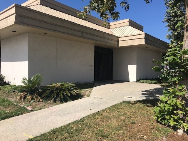 More Photos Of 16001 Springdale St, Huntington Beach Freestanding For Lease