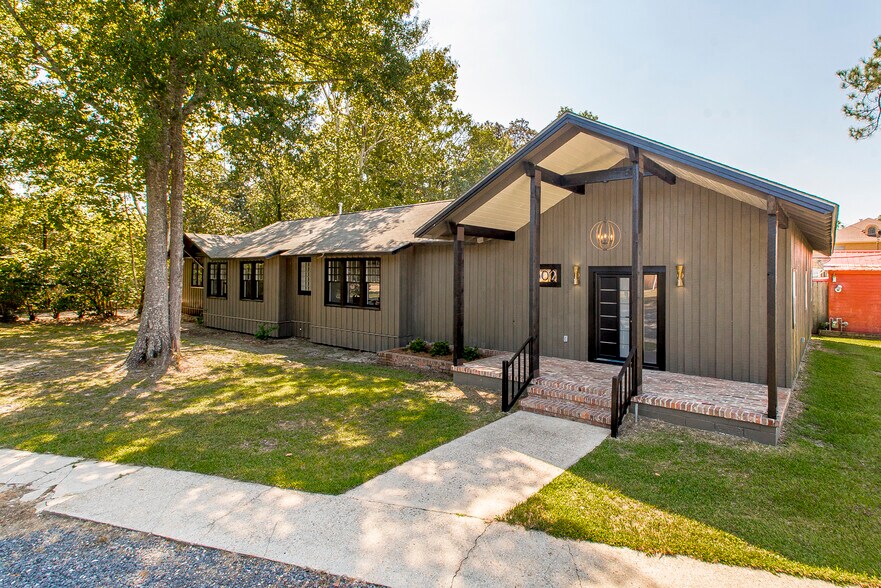 Primary Photo Of 302 Louisiana Ave, Bogalusa Office For Lease
