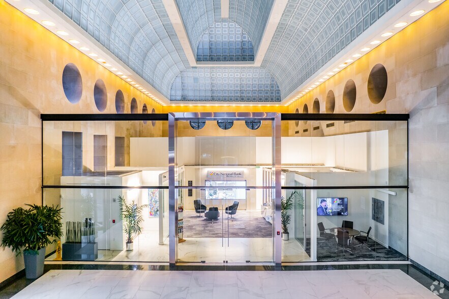 More Photos Of 390 N Orange Ave, Orlando Office For Lease