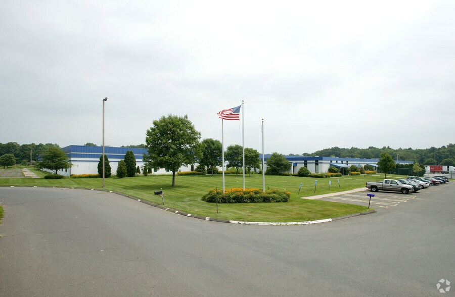 More Photos Of 18 Craftsman Rd, East Windsor Warehouse For Lease