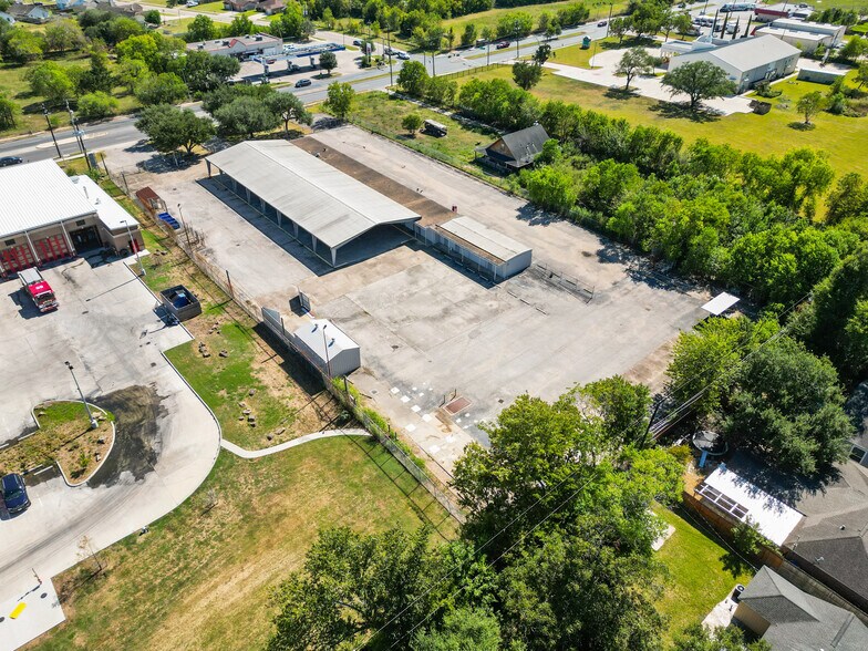 More Photos Of 11510 Cullen Blvd, Houston Warehouse For Sale