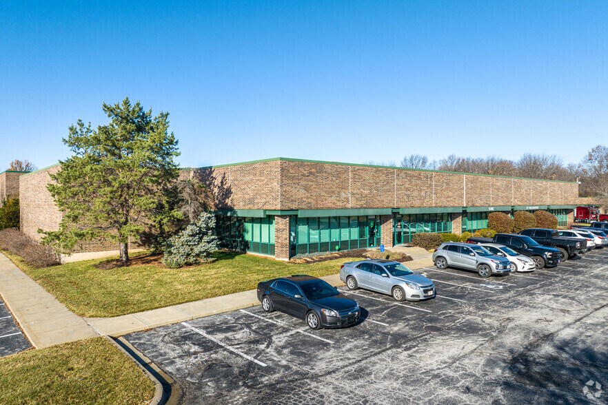 More Photos Of 13253-13269 W 98th St, Lenexa Light Manufacturing For Lease