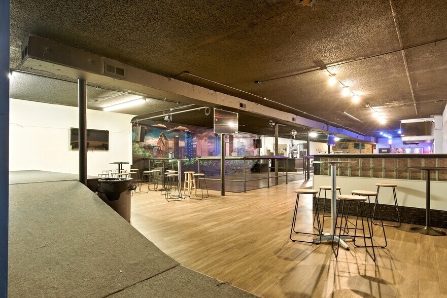 More Photos Of 8604 Jensen Dr, Houston Bar For Sale