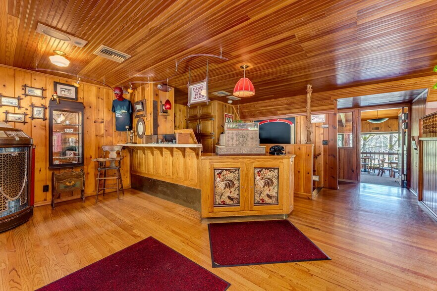 More Photos Of 1325 E Columbia River Hwy, Troutdale Restaurant For Sale