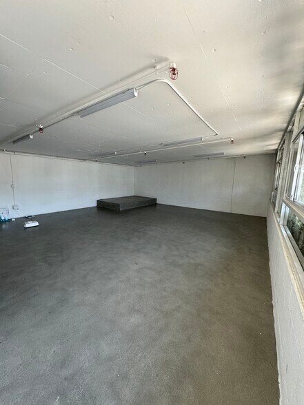 More Photos Of 8011-8013 Melrose Ave, Los Angeles Storefront For Lease