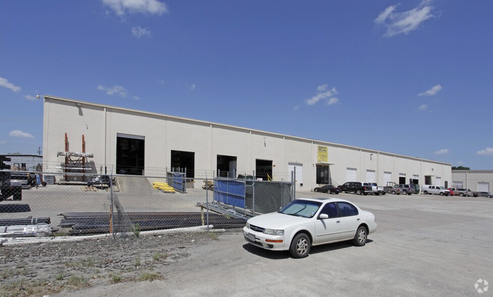 More Photos Of 2355 Pecan Ct, Haltom City Unknown For Lease