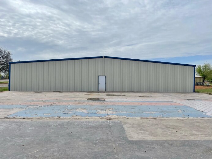 More Photos Of 5909 Aero Dr, Tuttle Warehouse For Sale