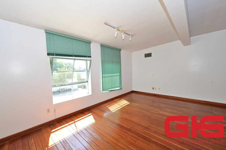 More Photos Of 88 N Hill Ave, Pasadena Storefront For Sale