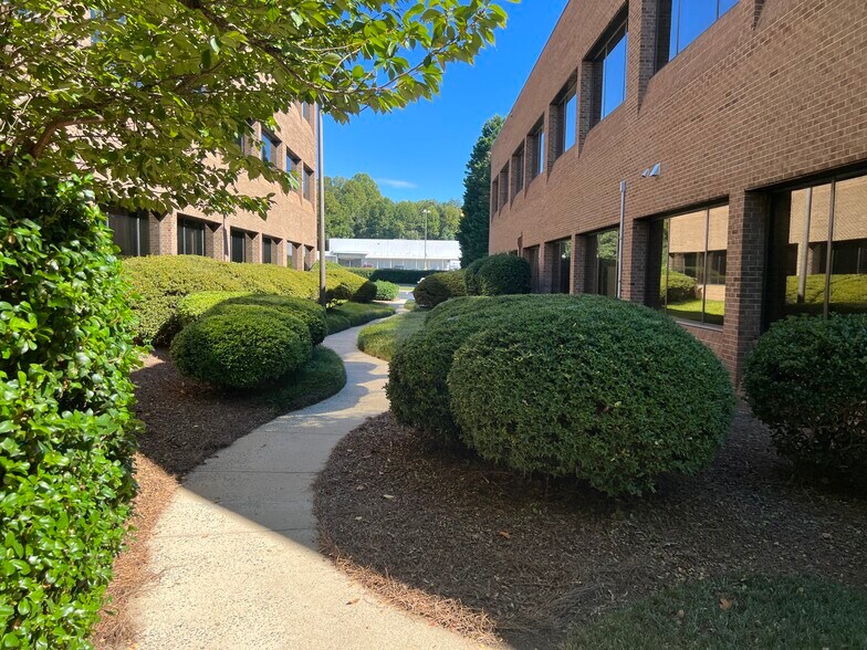 More Photos Of 4025 University Pky, Winston-Salem Unknown For Lease