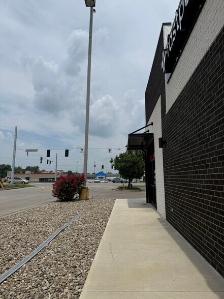 More Photos Of 2717 W Broadway St, Princeton Medical For Lease
