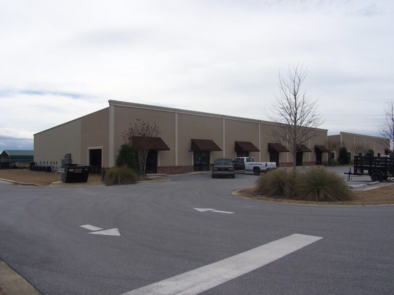 More Photos Of 48 Commerce Ln, Freeport Warehouse For Lease