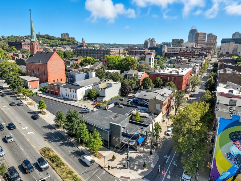 More Photos Of 1440 Main St, Cincinnati Office For Sale