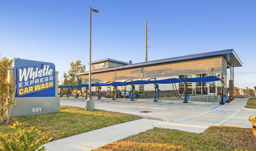 Primary Photo Of 601 Cape Coral Pky W, Cape Coral Carwash For Sale