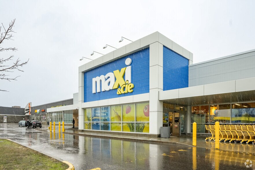 More Photos Of 940 Ch Du Sault, Lévis General Retail For Lease
