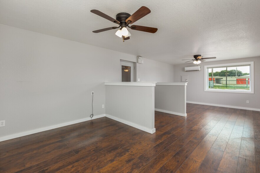 More Photos Of 3100 E Highway 199, Springtown Warehouse For Lease