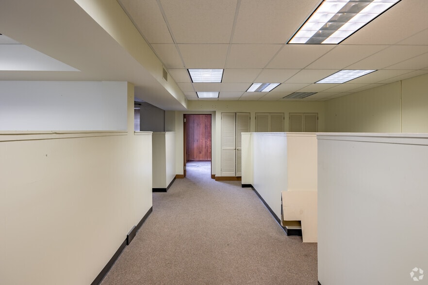 More Photos Of 128 S Washington St, Albany Freestanding For Sale