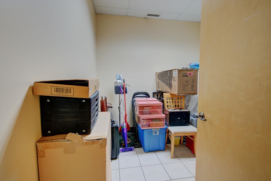 More Photos Of 5021 Parkwood Rd, Blackfalds Medical For Sale