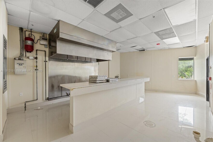 More Photos Of 2500 Wilton Dr, Wilton Manors Freestanding For Sale