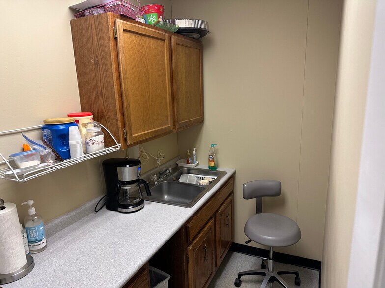 More Photos Of 1004 Princetown Rd, Schenectady Office For Lease
