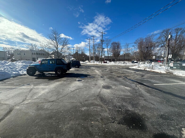 More Photos Of 21 Main St, Rochester Storefront Retail Residential For Lease