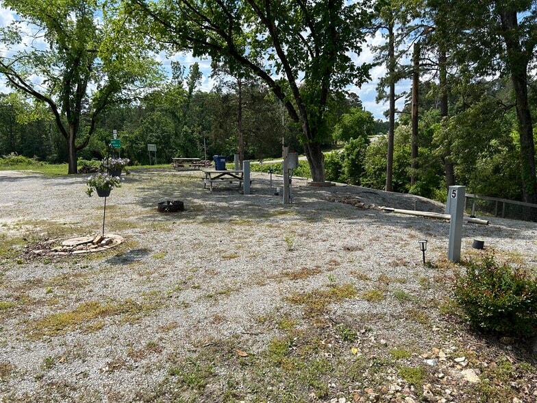 More Photos Of 10897 AR-5, Salesville Hotel For Sale