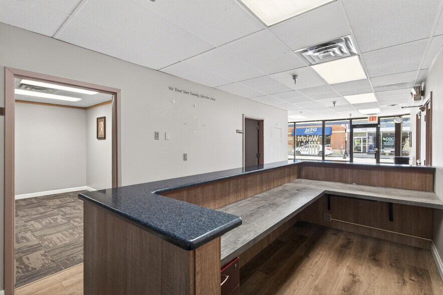 More Photos Of 1017-1023 Mainstreet, Hopkins Storefront For Lease