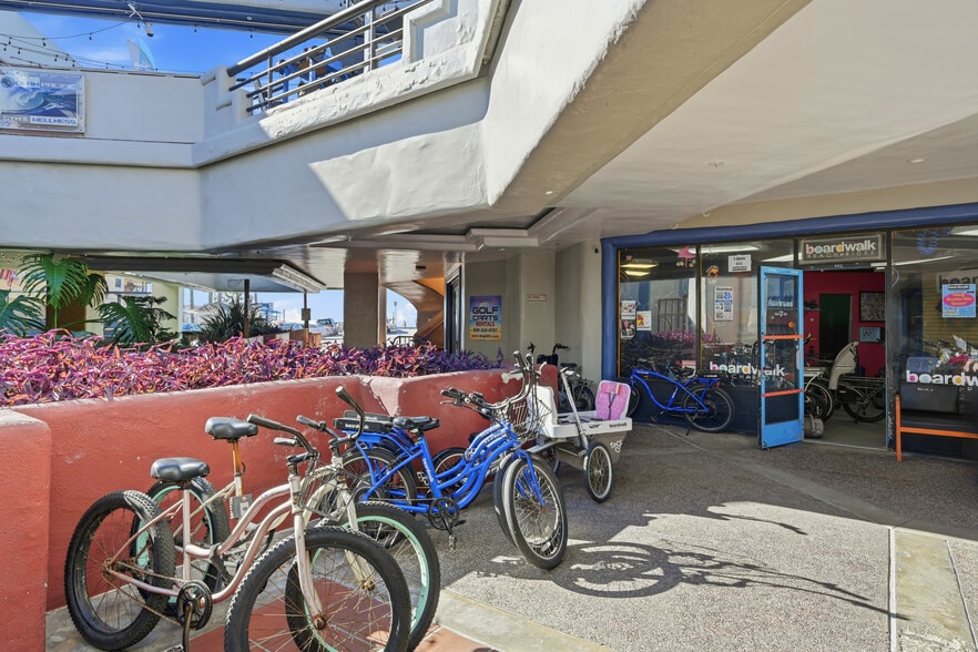 More Photos Of 4110-4190 Mission Blvd, San Diego Unknown For Lease