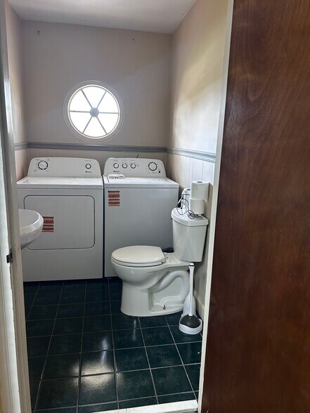 More Photos Of 1934 N Pleasantburg Dr, Greenville Medical For Lease