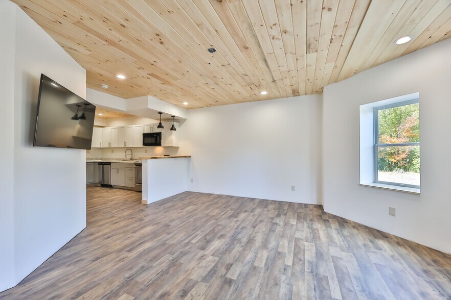 More Photos Of 19 Palsgraf Ct., Elka Park Showroom For Sale