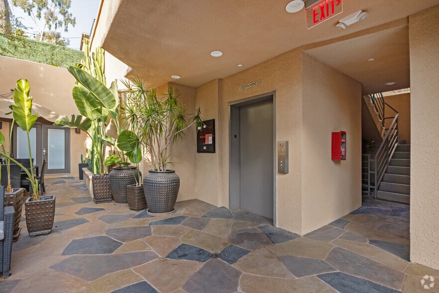 More Photos Of 6543 Franklin Ave, Hollywood Apartments For Sale