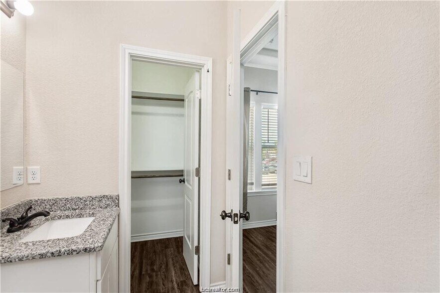 More Photos Of 2108 Cavitt Ave, Bryan Specialty For Sale