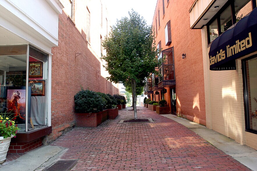 More Photos Of 56 N Main St, Washington Office For Sale