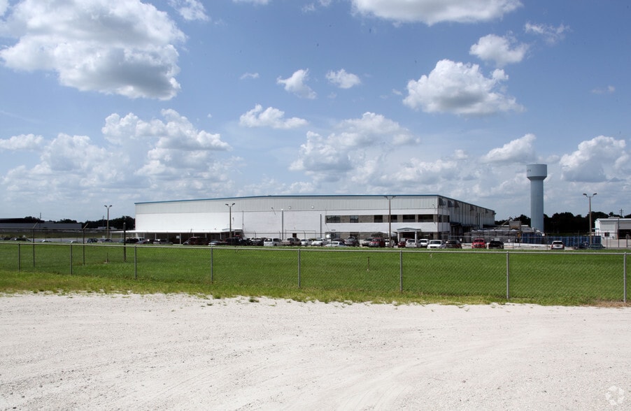 More Photos Of 4006 N Airport Rd, Plant City Warehouse For Sale
