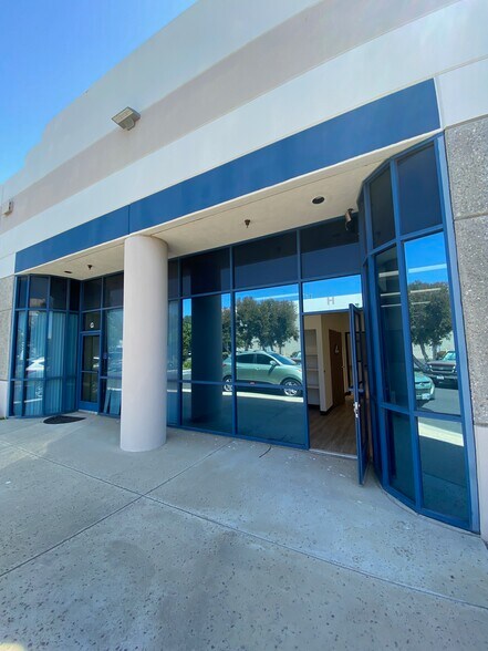 More Photos Of 2240 Celsius Ave, Oxnard Warehouse For Lease