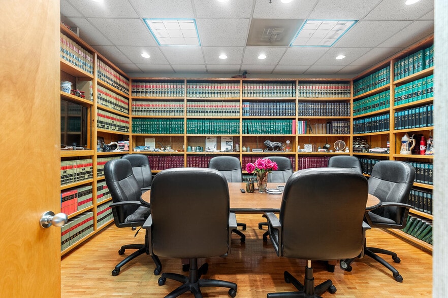 More Photos Of 63 Shore Rd, Winchester Medical For Sale