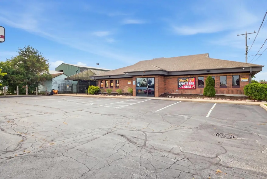 More Photos Of 8775 N 107th St, Milwaukee Restaurant For Sale