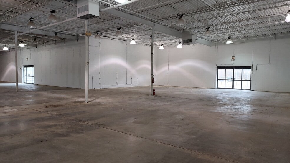 More Photos Of 2202 S Market St, Brenham Department Store For Sale