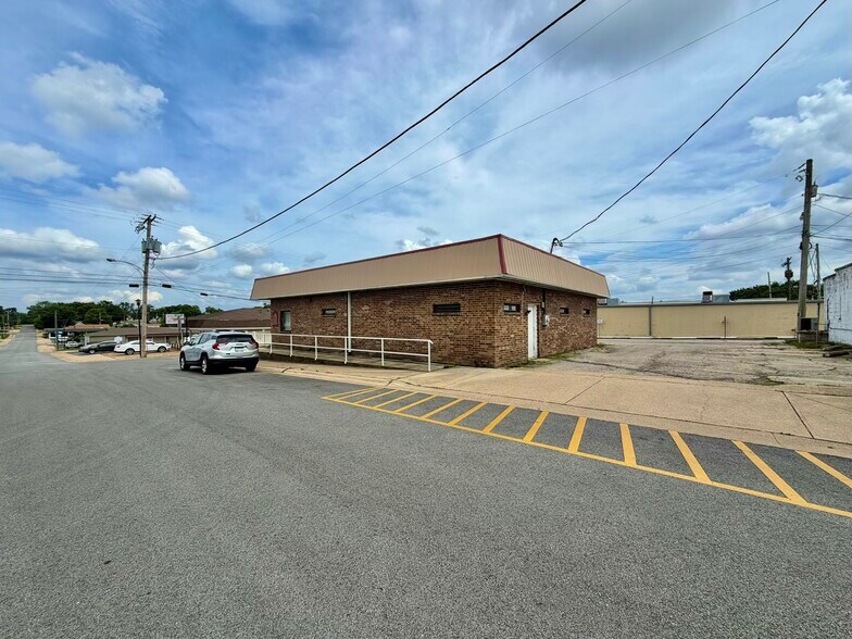 More Photos Of 701 S Church St, Mountain Home Office For Sale