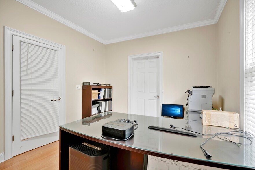 More Photos Of 901 E Washington St, Orlando Office For Sale